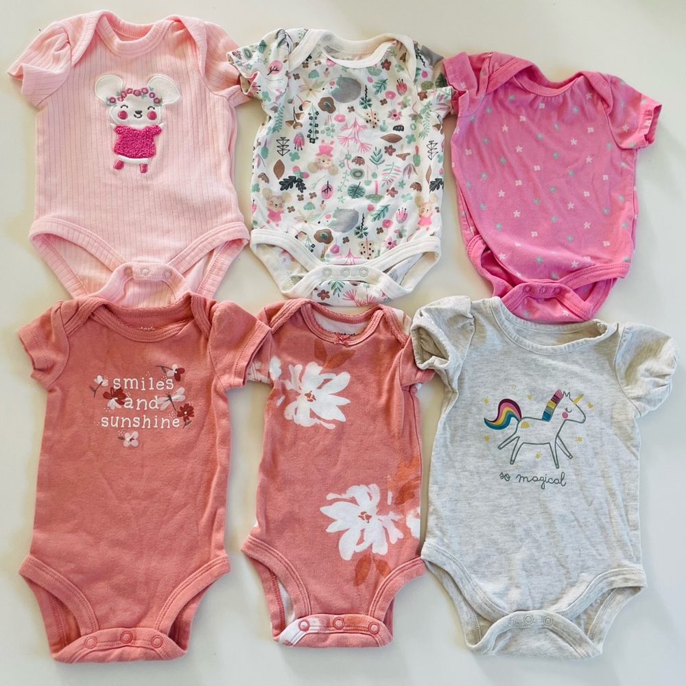 6 onesies . Assorted Kids One Pieces Set . new born